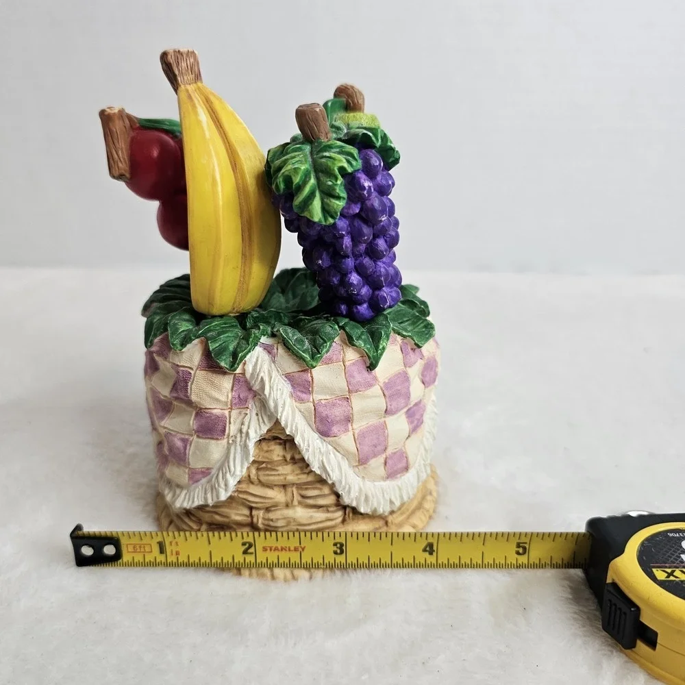 Basket Holder With 4 Cheese/Butter/Jam Spreaders